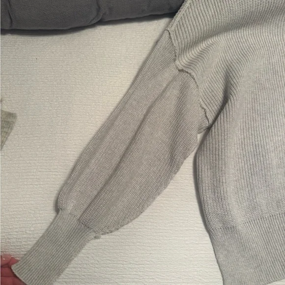 aerie Heather Light Gray Ribbed Crewneck Sweater - Picture 2 of 4